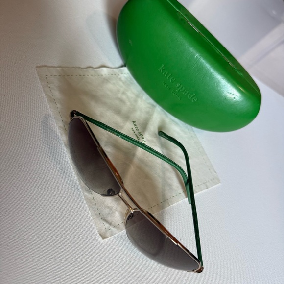 Kate Spade Green Sunglasses with case and cleaning towel 140 mark sctatched - Picture 3 of 15